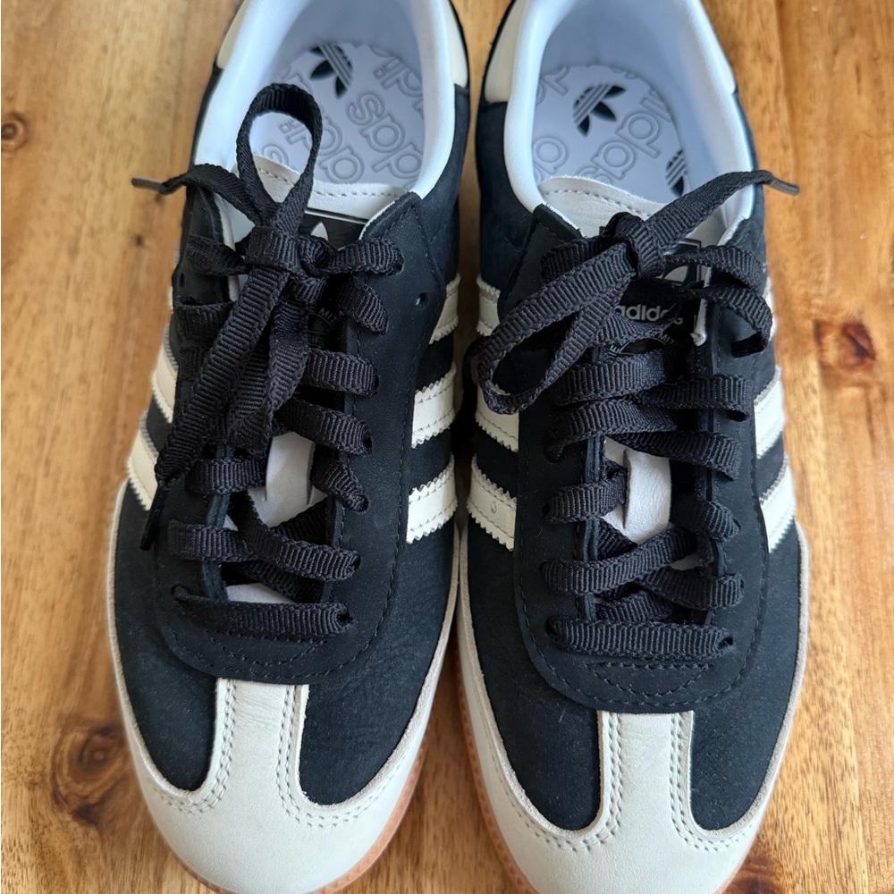 Adidas Sambas in black and ivory suede like new! Womens 7